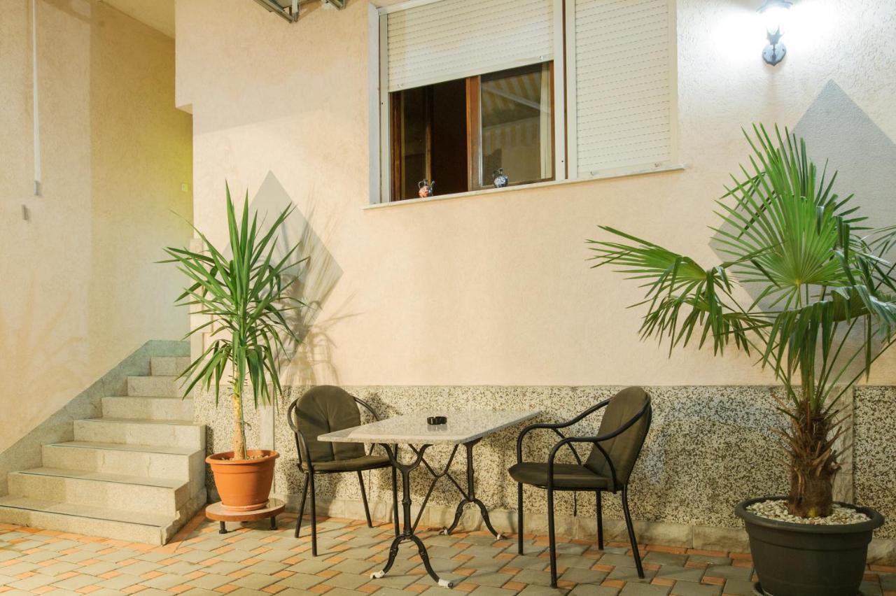 Studio Apartments Kim - Dilberovic โมสตาร์ ภายนอก รูปภาพ