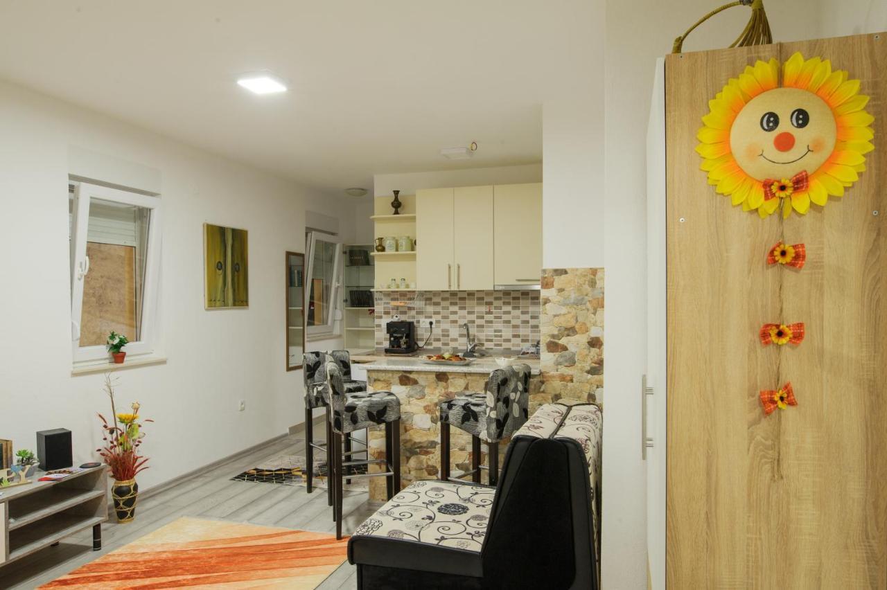 Studio Apartments Kim - Dilberovic โมสตาร์ ภายนอก รูปภาพ